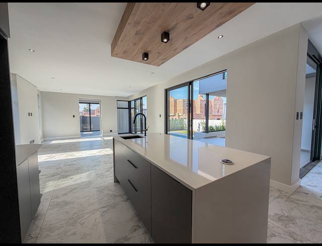 4 BEDROOM FREEHOLD FOR SALE IN FOUNTAINBROOK ESTATE